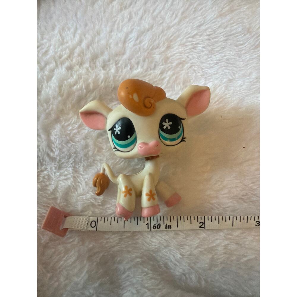 Hasbro Littlest Pet Shop Cow #877 White Brown LPS Figure Blue Star Eyes 2007 - Picture 13 of 14